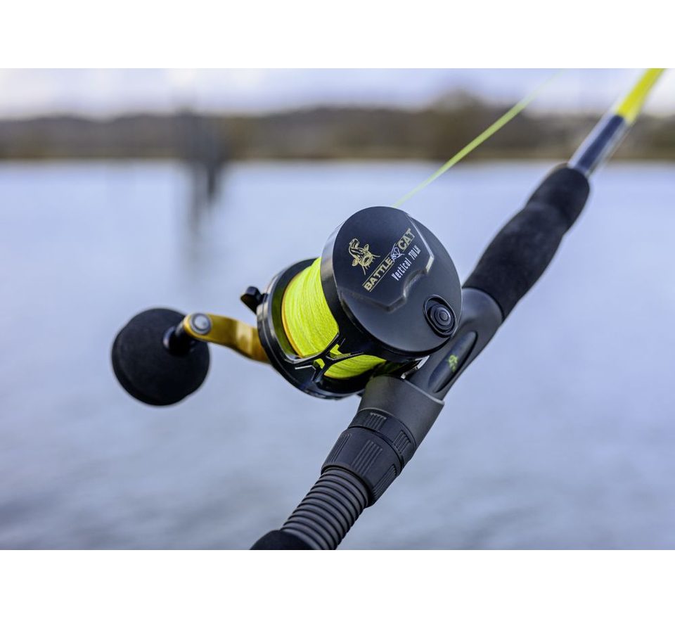 Black Cat Navijak Battle Cat Vertical 710 LH