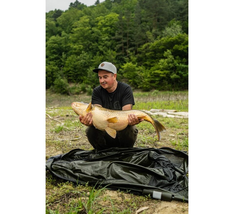 Giants fishing Tričko pánske čierne Kapry v kruhu