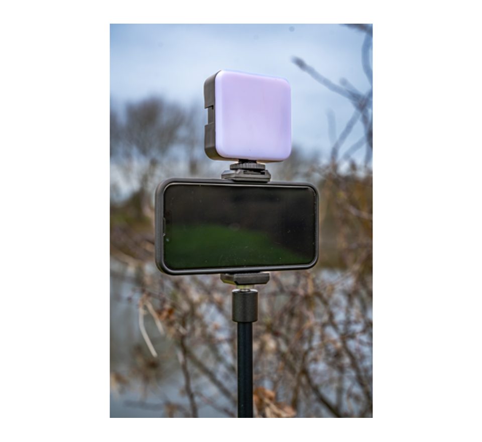 Korum Držák na telefon se světlem Self Take Station