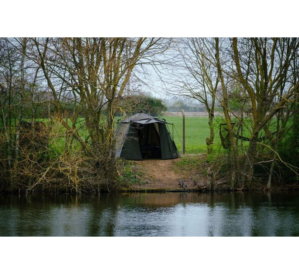Nash Bivak Bank Life Blockhouse