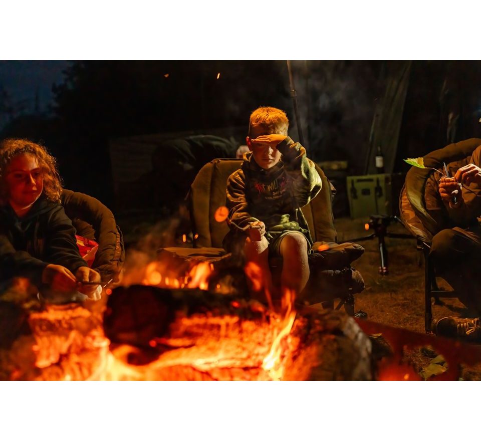 Nash Detské Ležadlo so spacím vakom Indulgence 4 Leg Junior Sleep System Camo