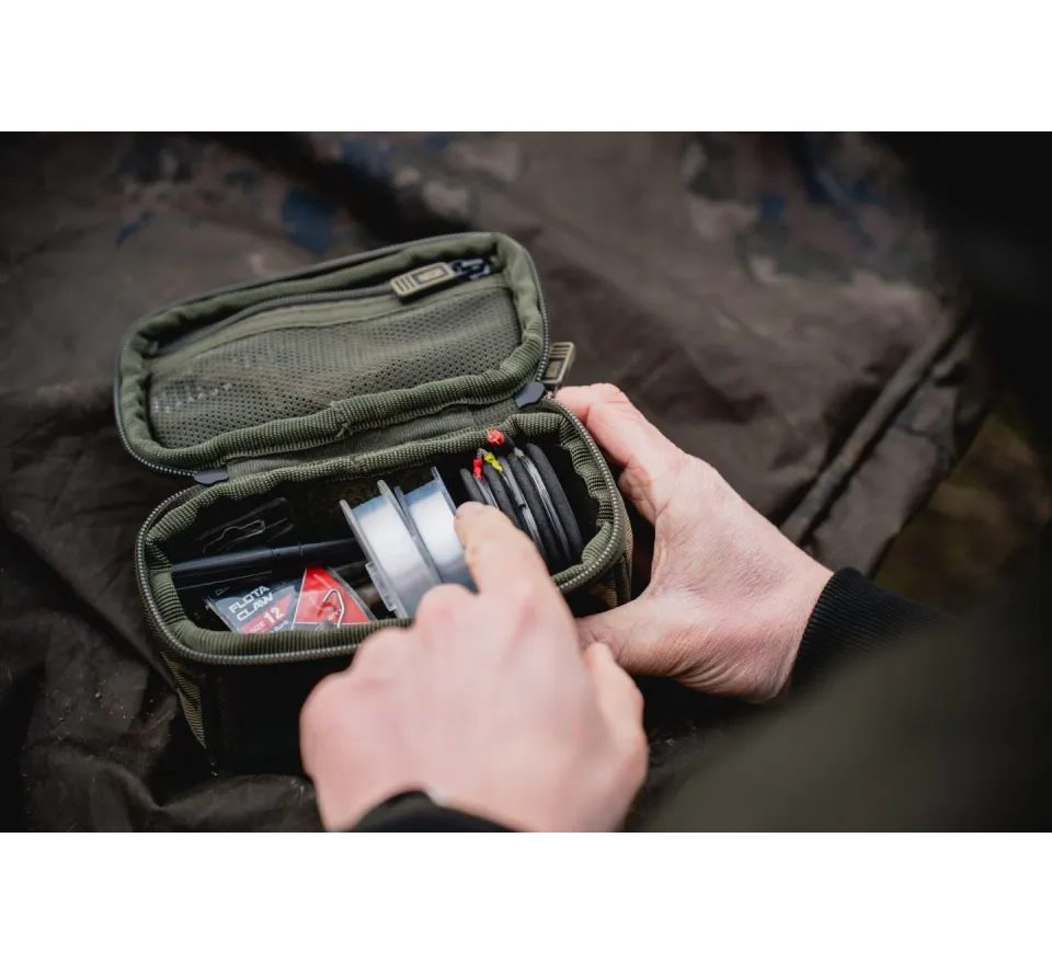 Nash Puzdro Subterfuge Tackle Pouch Medium