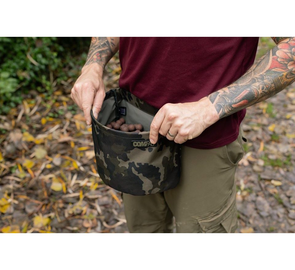 Korda Taška na návnady Compac Boilie Caddy Dark Kamo
