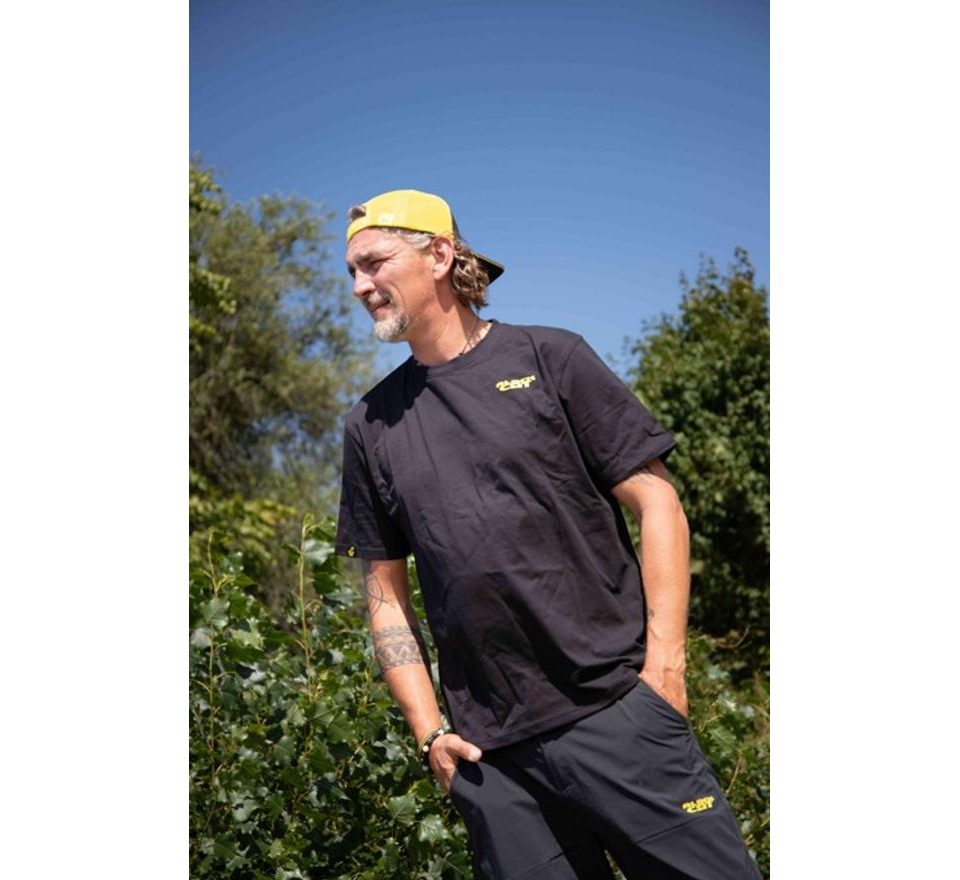 Black Cat Triko Chase Dreams Black Tee