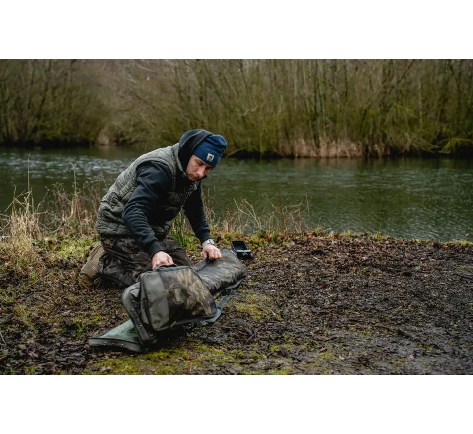 Nash Taška pre zavážaciu lopatku Subterfuge Bushwhacker & Prodding Stick Bag