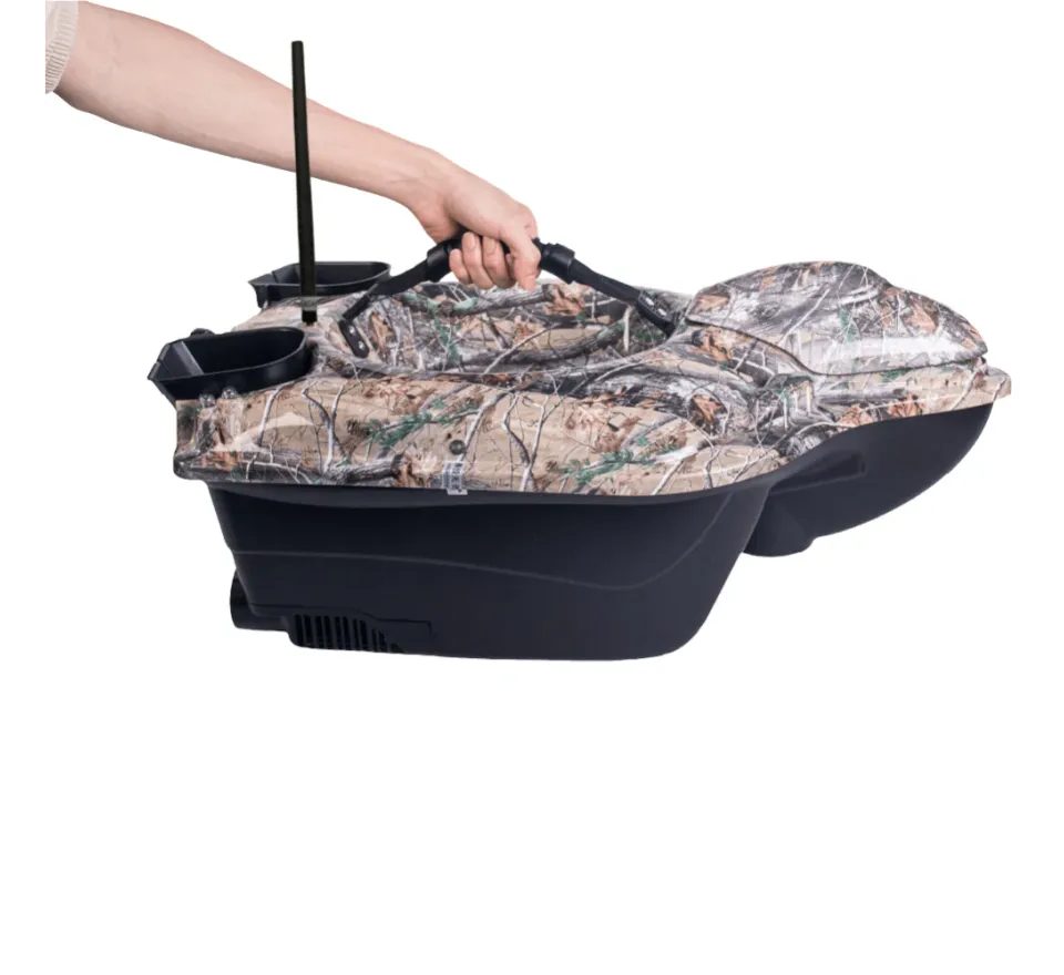 Boatman Zavážecí lodička Fighter Pro s GPS a Echolotem Camo