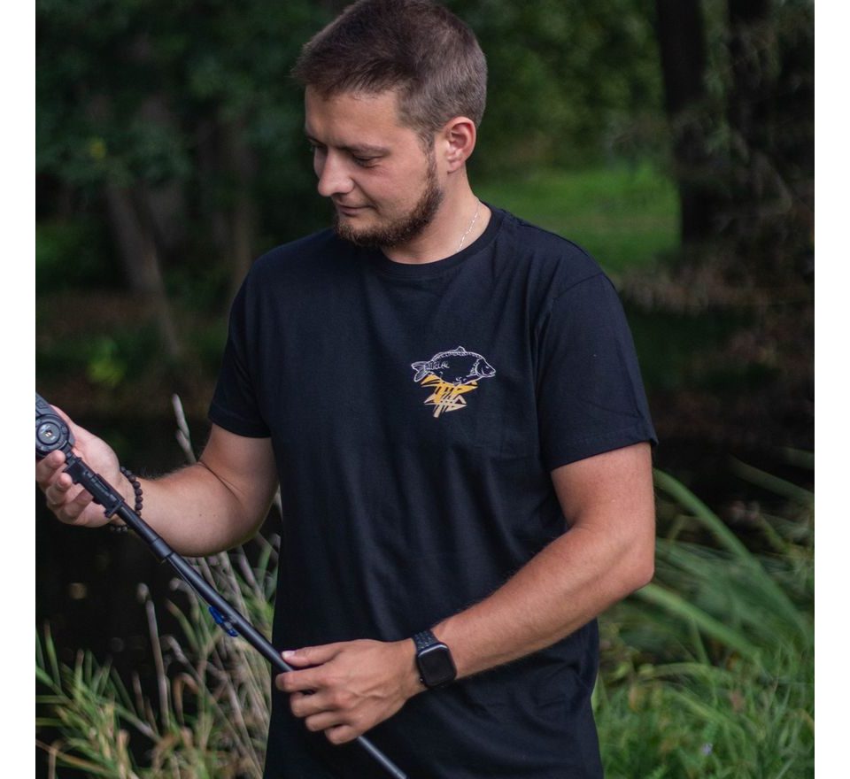Giants fishing Tričko pánské černé Lysec s rybářem