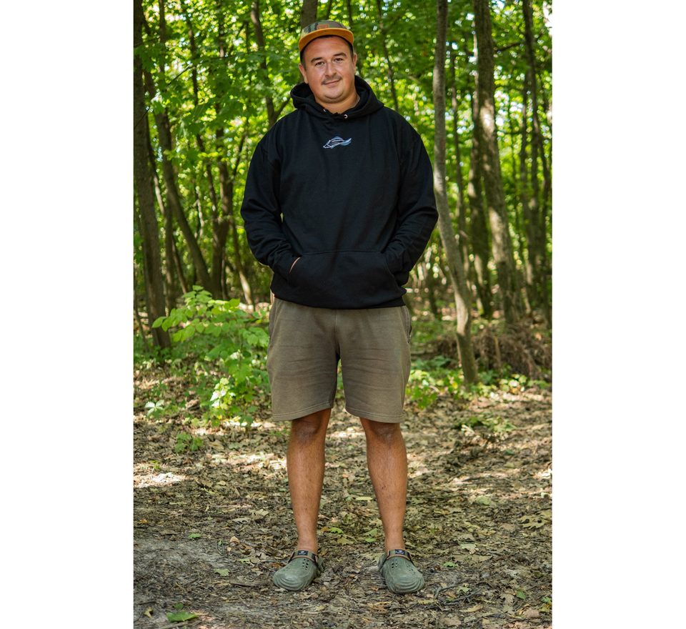 Giants Fishing Mikina pánská černá Kapr u hladiny