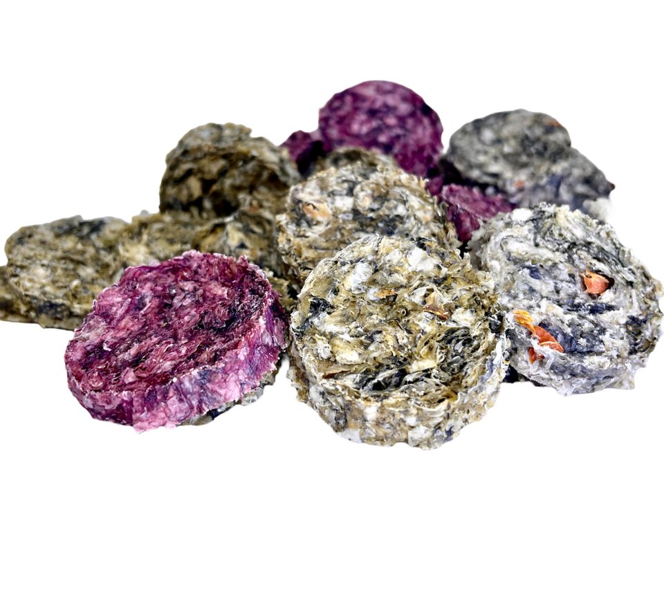 LK Baits Pet Luxusní medailonky ze sušené tresky s brusinkami, mrkví, dýní 40g