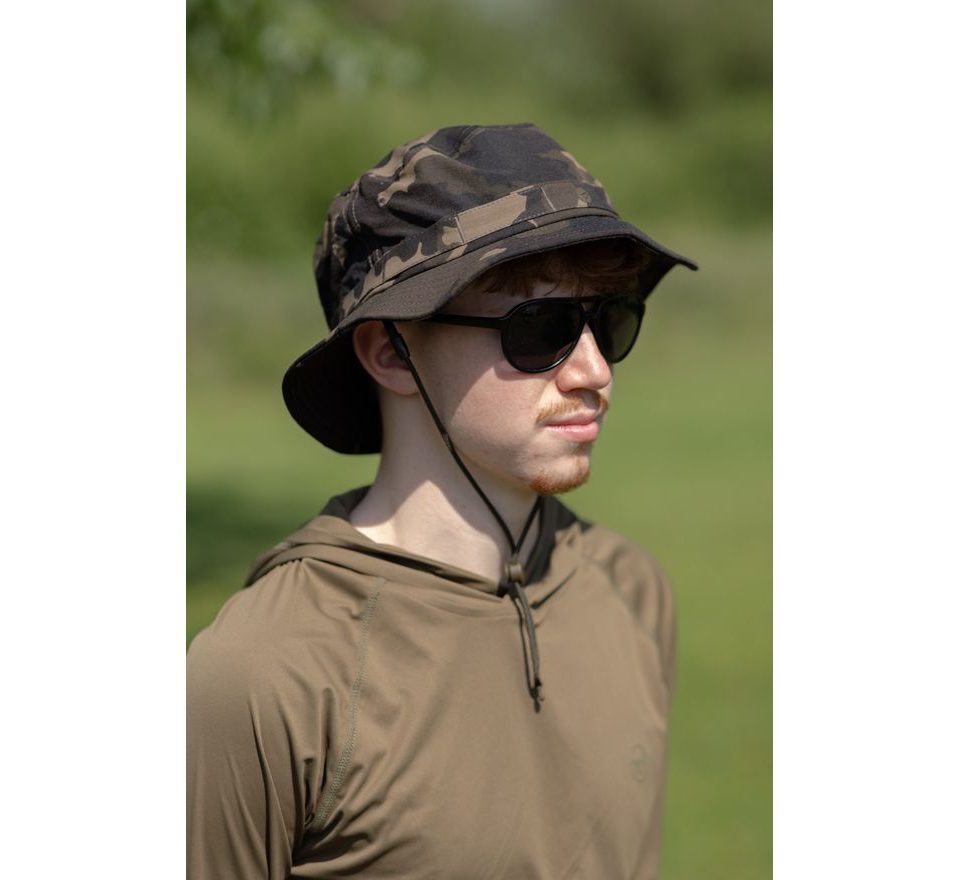 Korda Klobúk Stalking Bucket Hat Dark Kamo