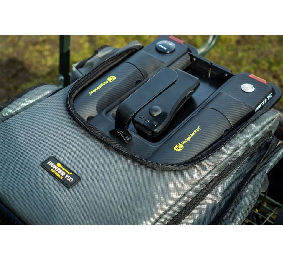 RidgeMonkey Zavážecí loď Hunter 750 Bait Boat