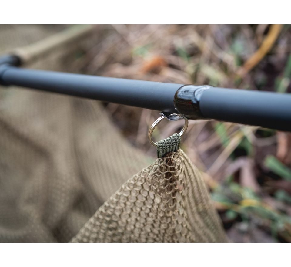 Giants Fishing Akční set Podběrák Carp Net Deluxe 42 + Plovák Camo Net Float Standard