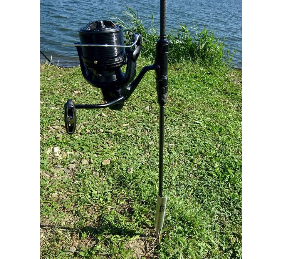 R-Spekt Držiak prúta zapichovací Ø32mm