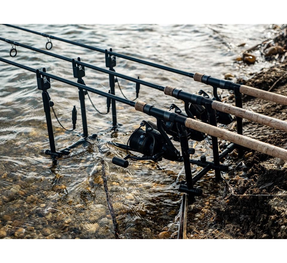 Giants Fishing Stojan Black Rod Pod 3 Rods
