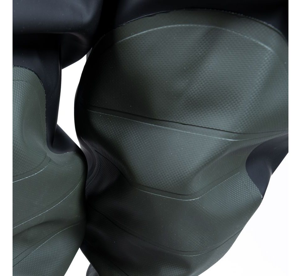 Mikbaits Detské prsačky Junior Slim Fit Black