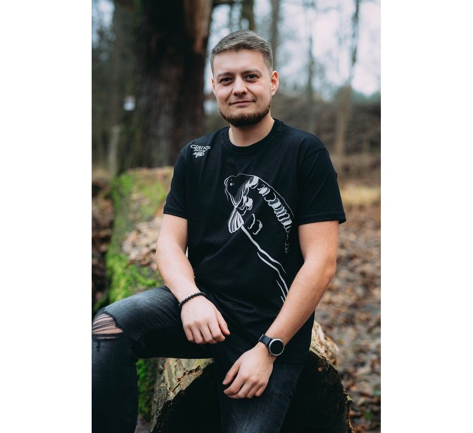 Giants fishing Tričko pánské černé Plavající kapr