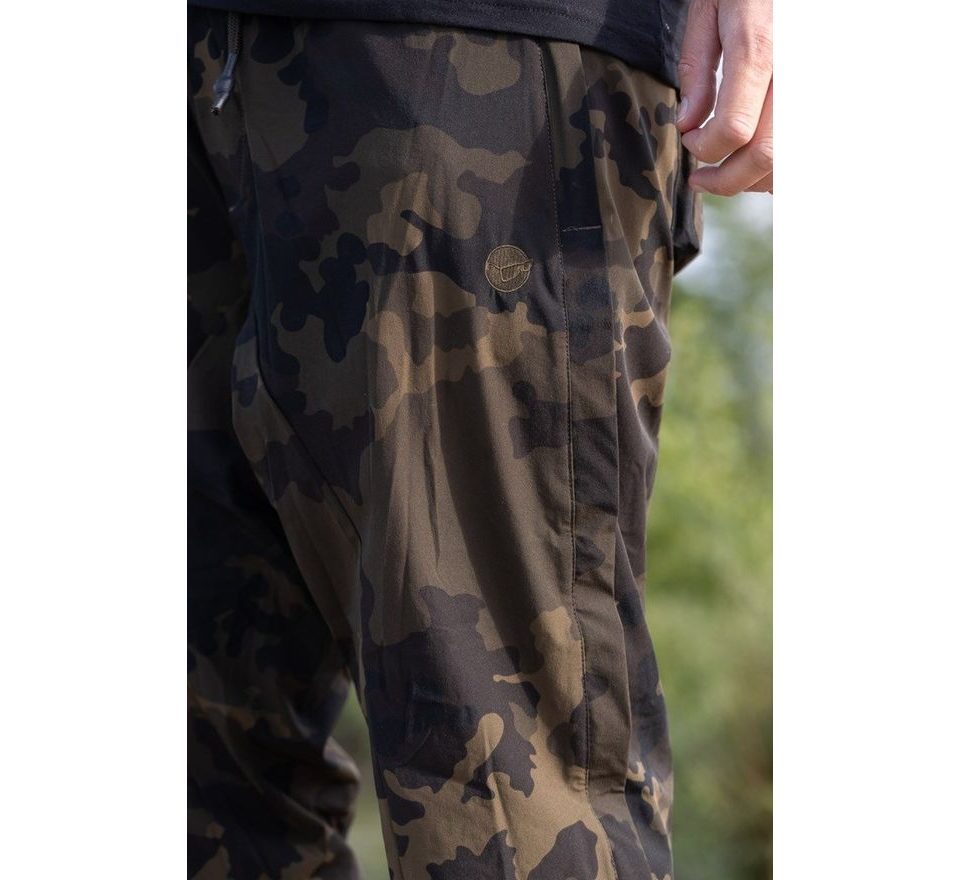 Korda Tepláky Ultralite Joggers Dark Kamo