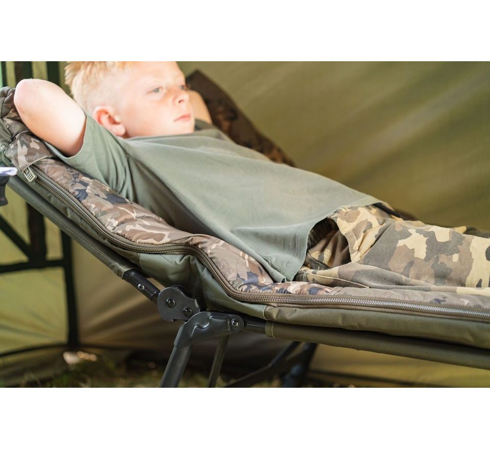 Nash Detské Ležadlo so spacím vakom Indulgence 4 Leg Junior Sleep System Camo