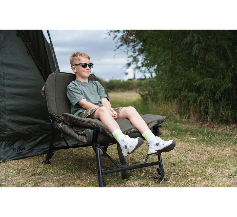 Nash Detské Ležadlo so spacím vakom Indulgence 4 Leg Junior Sleep System Camo