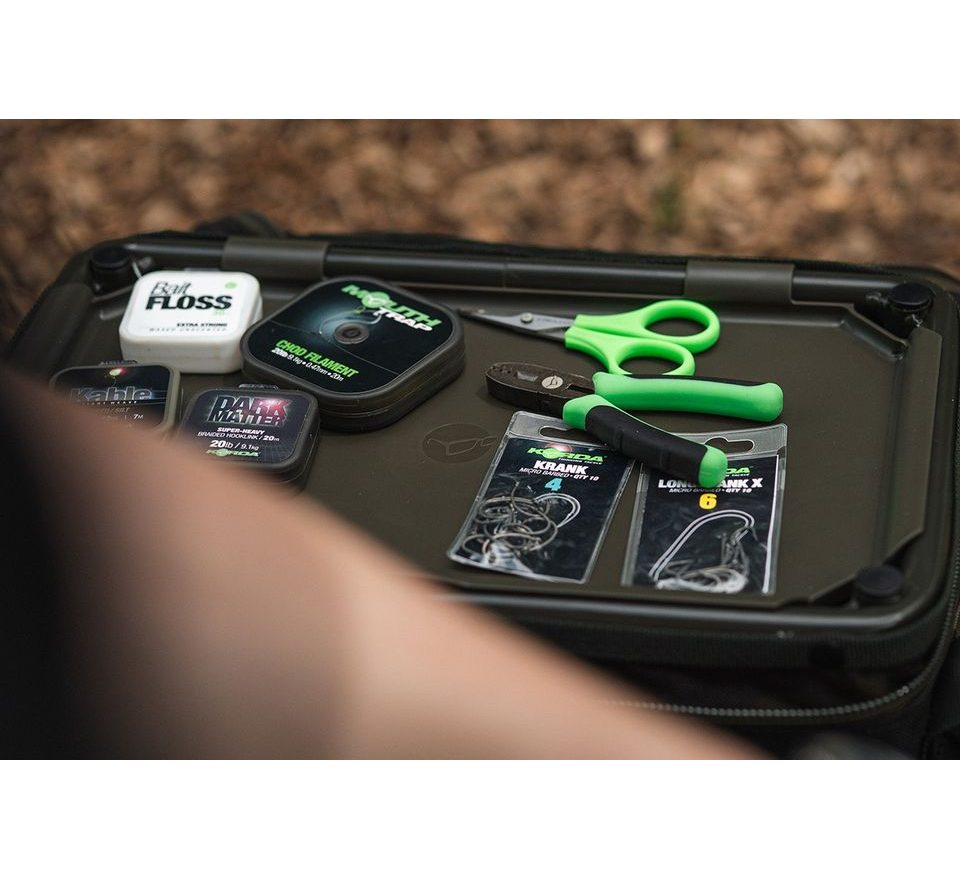 Korda Taška Compac Framed Carryall Small Dark Kamo