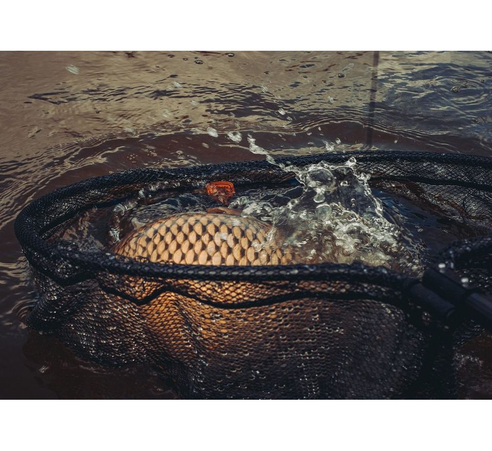 Giants fishing Podběrák Deluxe Landing Net Rubber Medium 70x60cm (2x rukojeť)