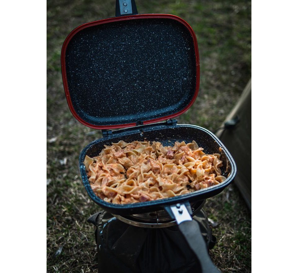 Giants fishing Akční set Pánev na vaření Eazi Pan Medium + Nerezový thermo hrnek 400ml