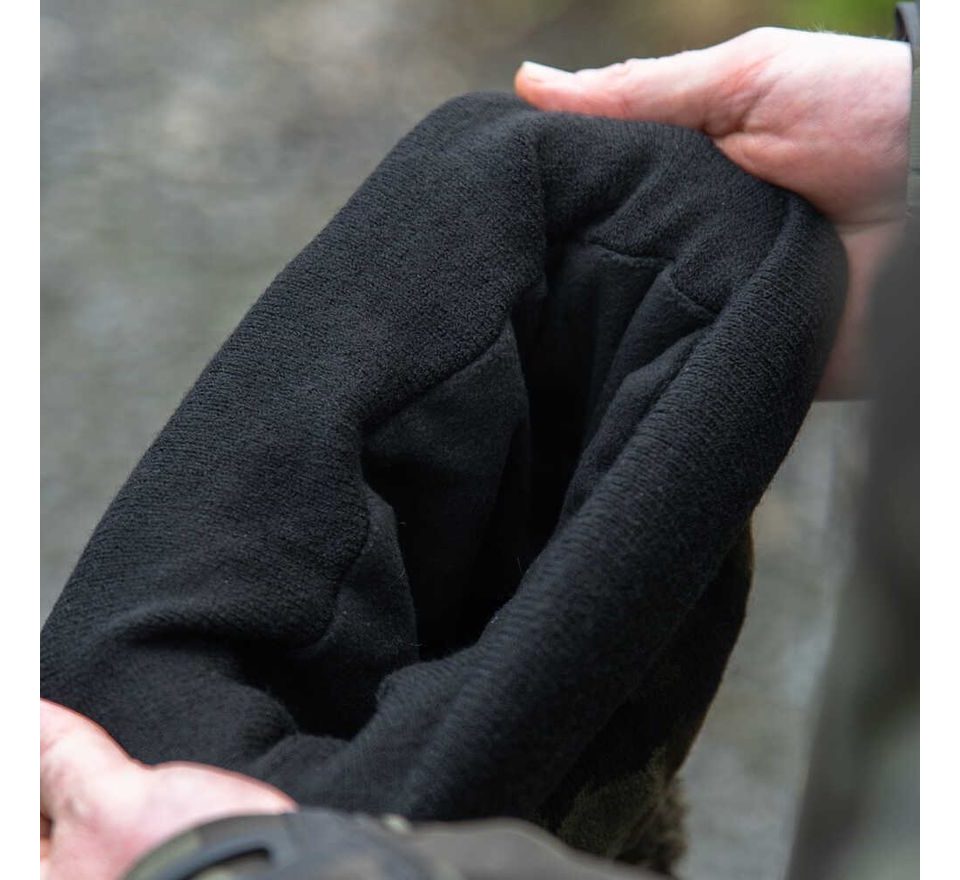 Avid Čepice Black and Camo Bobble Hat