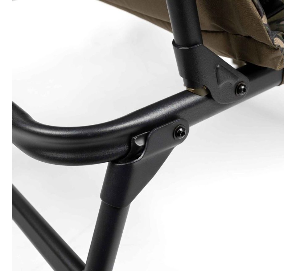 Trakker Křeslo komfortní s područkami Levelite Camo Longback Chair