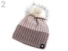 Zimní pletená čepice s bambulí