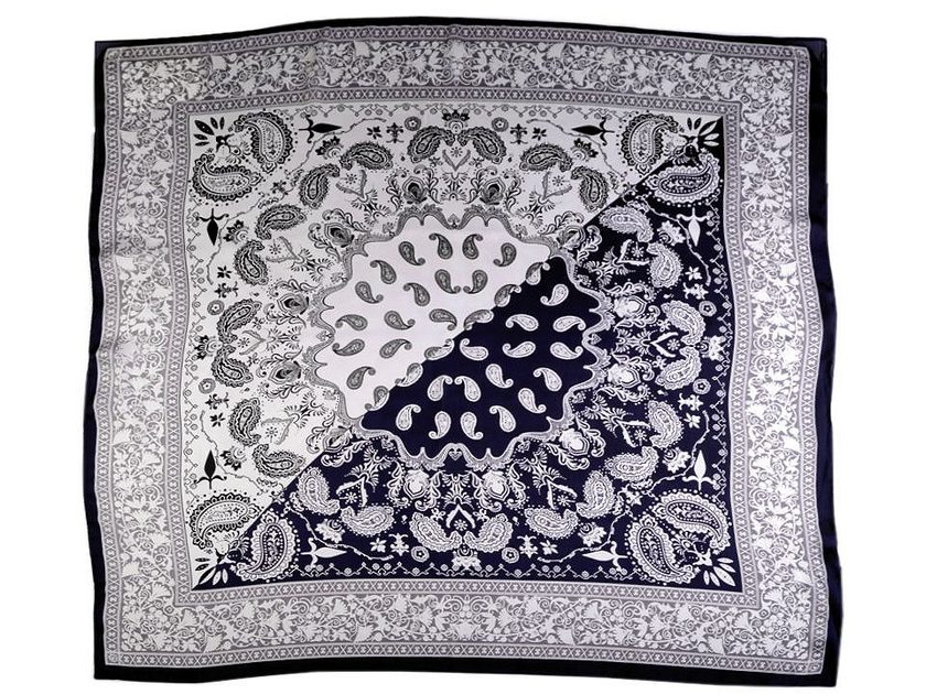 Hedvábný šátek paisley ornamenty 70x70 cm | Peknydarek.cz