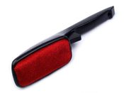 Kartáč na čištění nečistot z oděvů (1 ks)