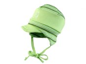 Dětská čepice s proužky