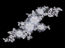 Aplikace / vsadka na monofilu s 3D květy a perlami 11x28 cm