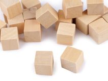 Dřevěné kostky 15x15 mm přírodní – balení 20 ks