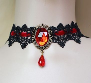 Vintage náhrdelníky jsou opět trendy