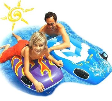 Léto se blíží, tak nezapomeňte na nové plavky a hračky do vody