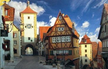 SOUTĚŽ O PUZZLE 1000 DÍLKŮ: BAVORSKÁ VESNIČKA