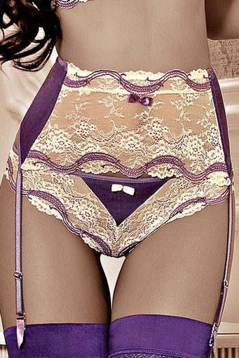 Podvazkové pásy značky Róza nesmějí chybět pod vánočním stromečkem