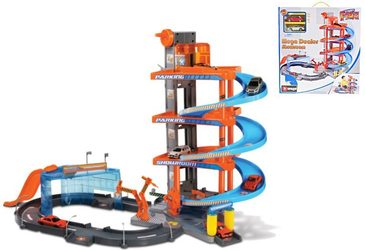 K autíčkům patří garáže i autodráhy!