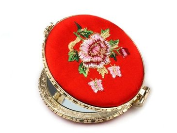 Moderní kosmetická zrcátka nejen do kabelky