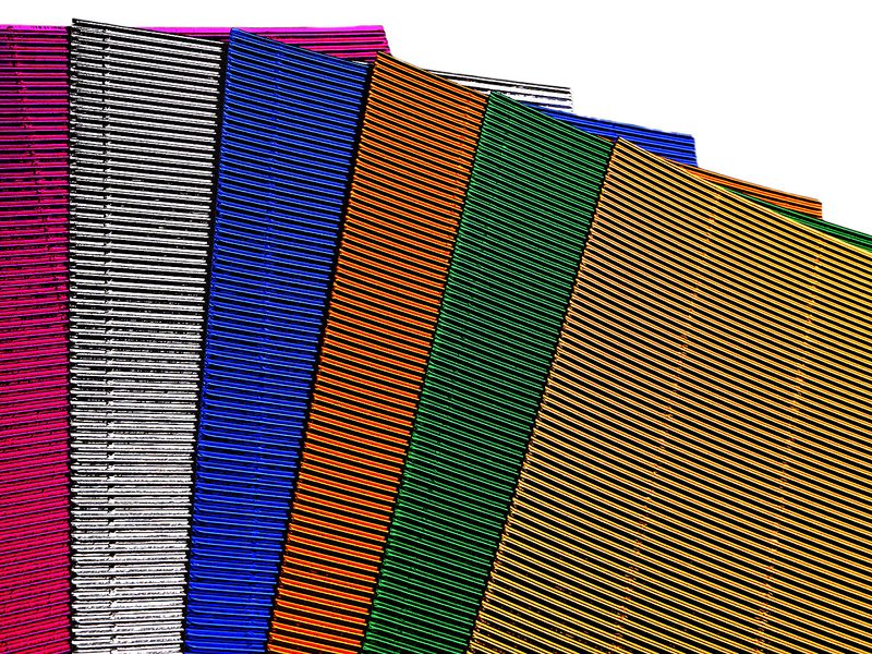 Barevný metalický vlnitý papír / lepenka mix barev