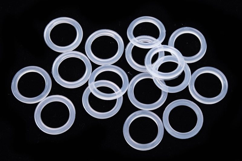 Záclonové kroužky plastové 25mm/20mm čiré 100 kusů