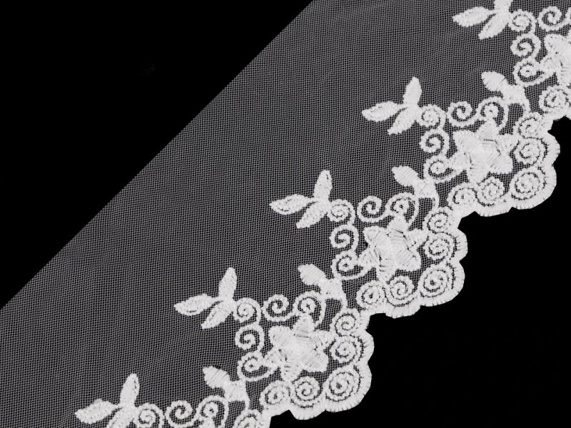 Vyšívaná krajka / prýmek na monofilu šíře 90 mm METRÁŽ