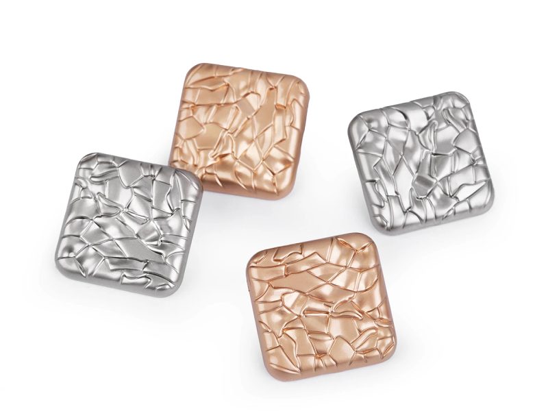 Kovový knoflík strukturovaný velikost 46" 5 kusů