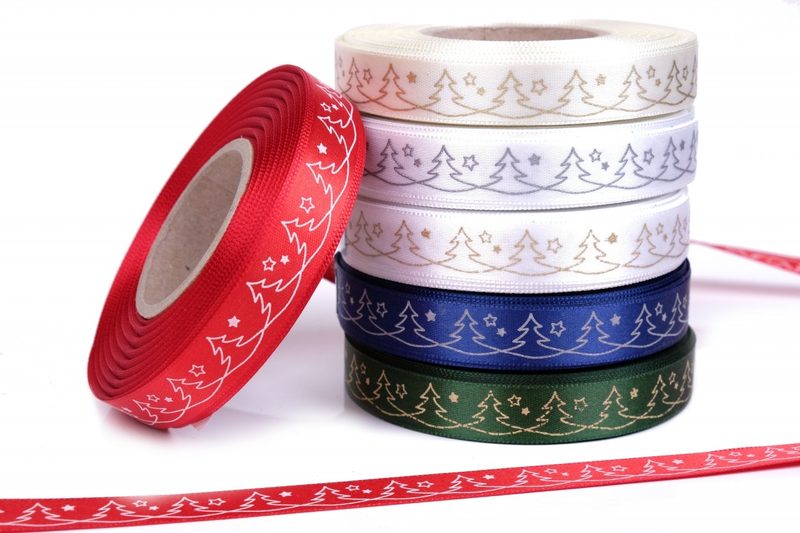 Vánoční stuha atlasová oboulící šíře 15mm vanoční stromky návin 20 metrů