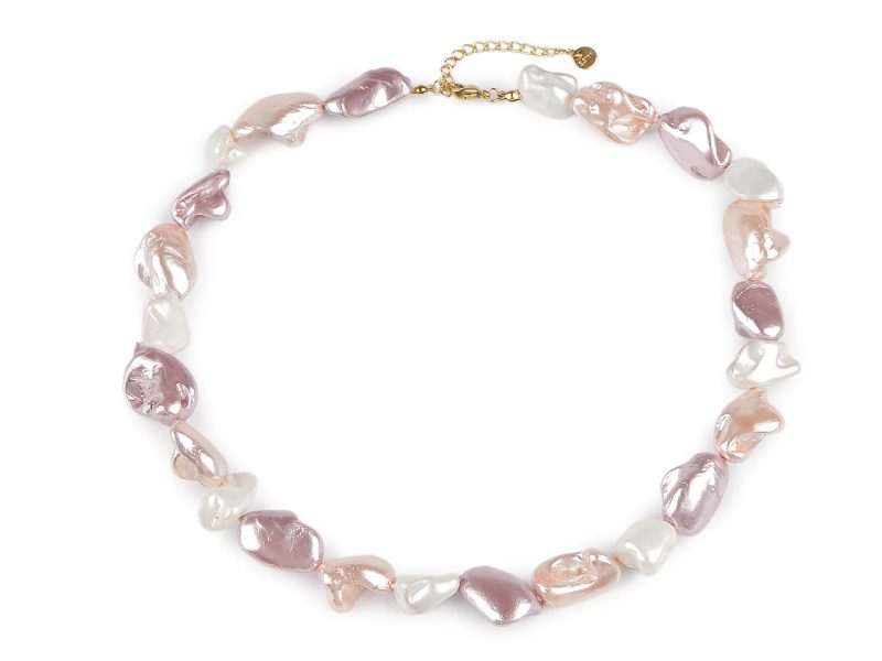 Perlový náhrdelník z úlomků mušlí