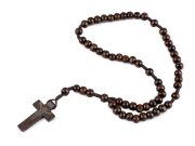 Růženec dřevěný na drhaných šňůrkách