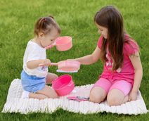 Sladkosti dortíky set s pohárem a podnosem makety potravin + dětské nádobí plast