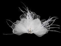 Brož se skleněnými broušenými korálky a peřím