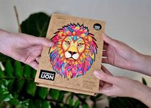 PUZZLER DŘEVO Tajemný lev 21x30cm dekorativní barevná skládačka 150 dílků